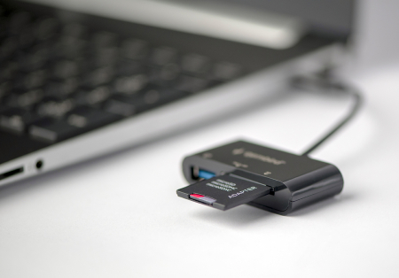 Cititor de carduri SDXC compact USB Type-C, negru UHB-CR3-02 [2]