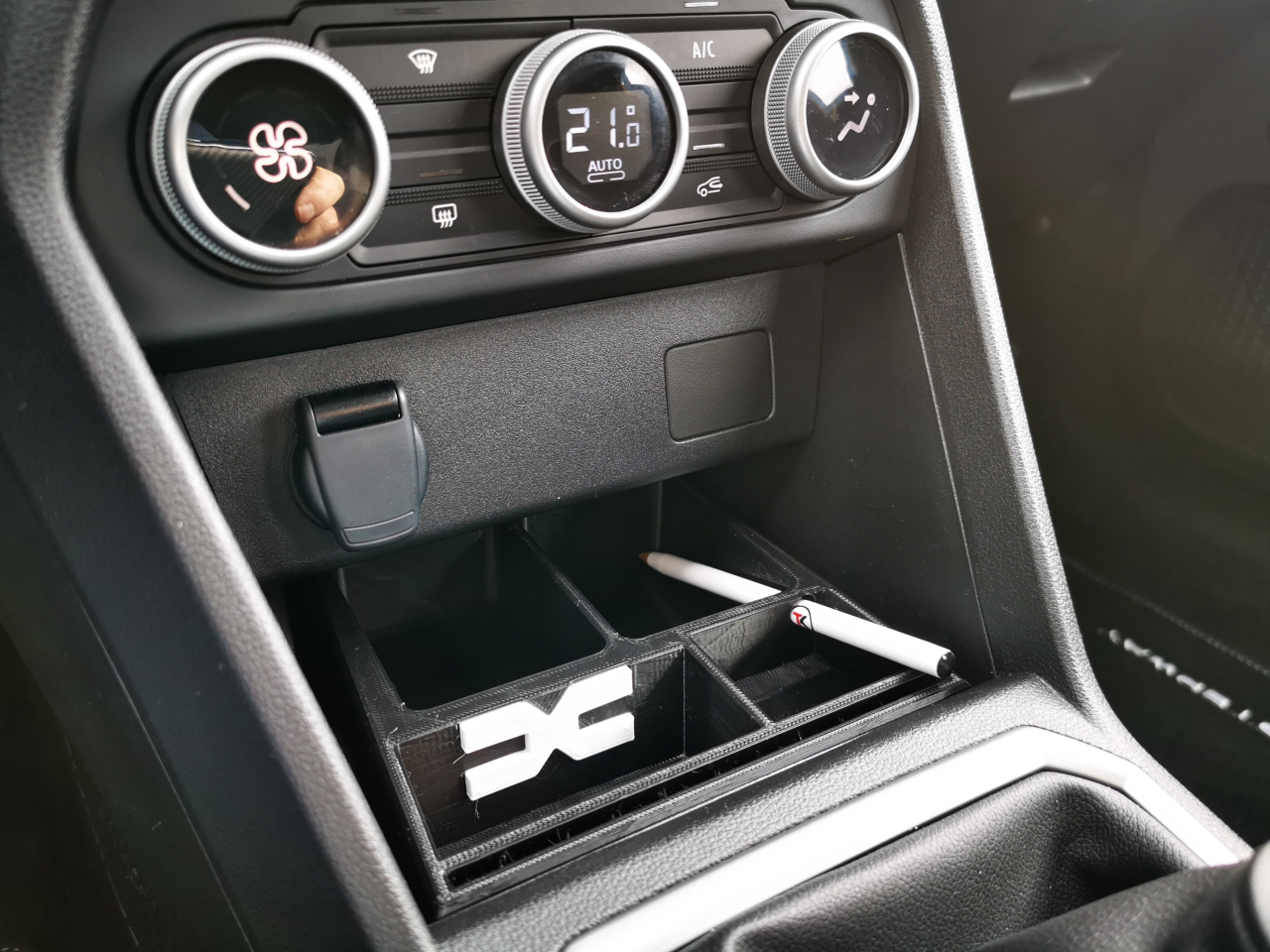 Organizator Dacia Sandero [1]