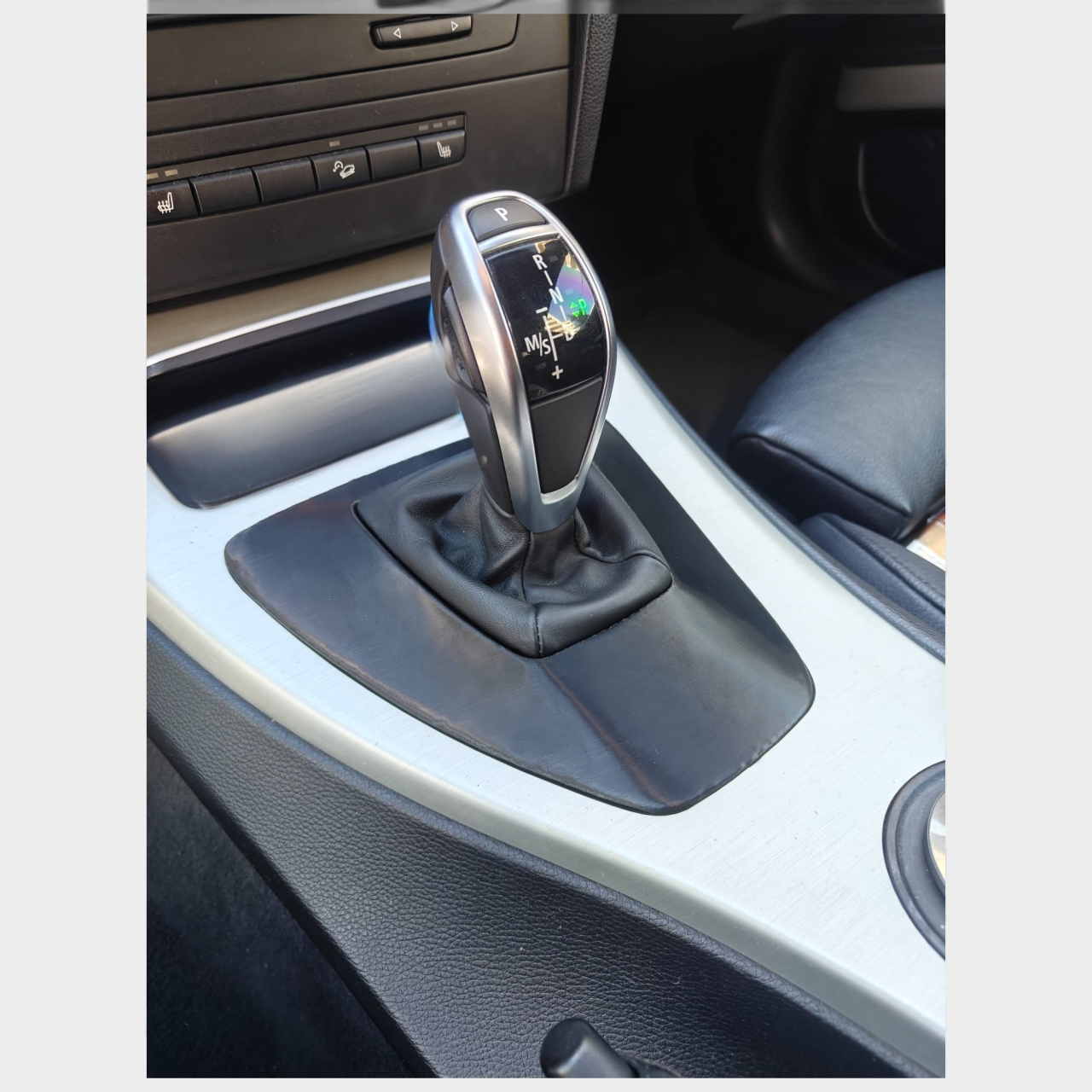 Ramă swap schimbător 8HP montată în consola BMW Seria 3 E9x [2]