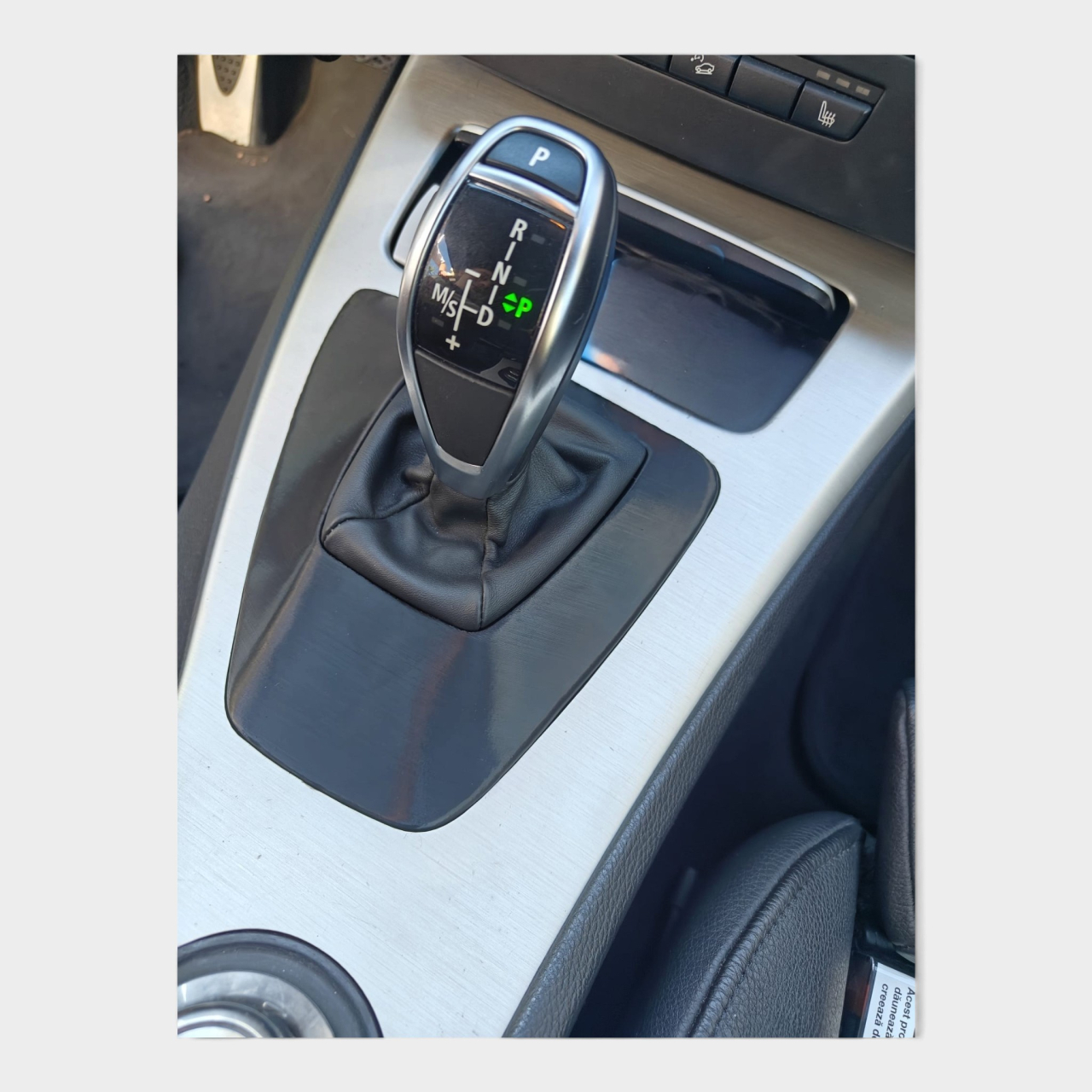 Ramă swap schimbător 8HP montată în consola BMW Seria 3 E9x [3]