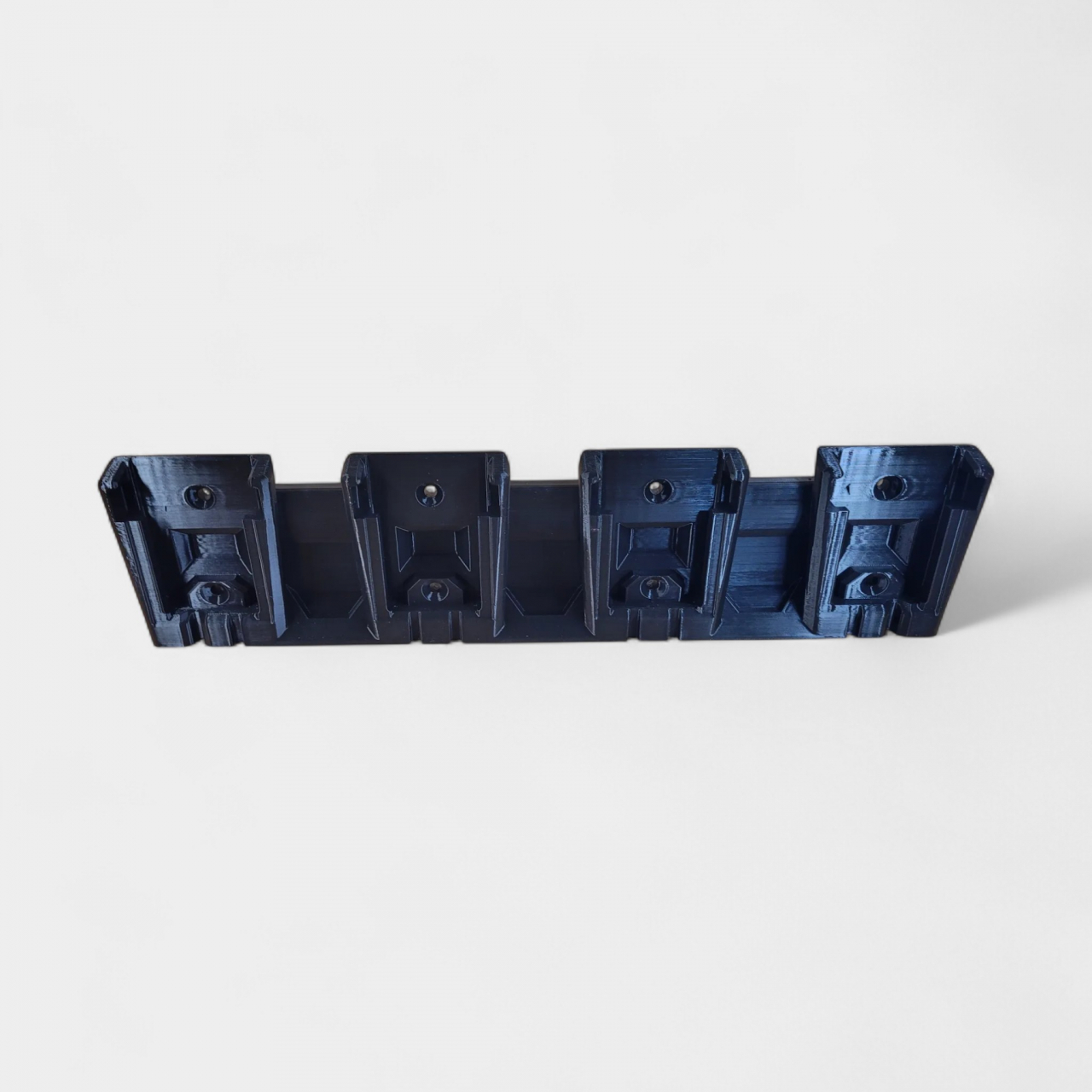 Suport de perete pentru 4 acumulatori Milwaukee M18 [1]