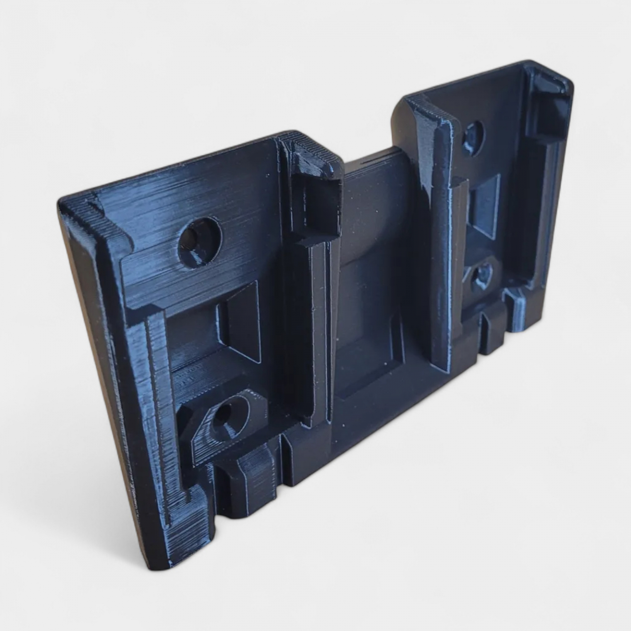 Suport de perete pentru 2 acumulatori Milwaukee M18 [1]