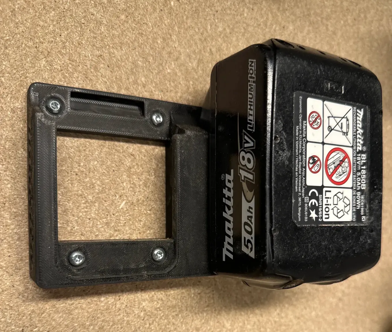 Suport de perete pentru baterii Makita 18v [2]