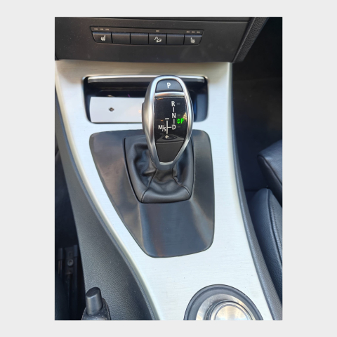 Produse - Ramă swap schimbător 8HP montată în consola BMW Seria 3 E9x