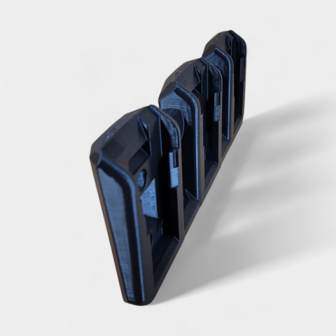 Suport triplu acumulatori DeWalt [1]