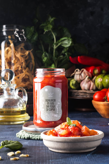 Dovlecei în sos de roșii cu ardei capia, usturoi și busuioc [2]