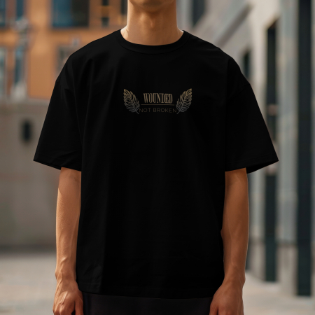 Inspirational & Art - Tricou bărbătesc oversize WOUNDED – Not Broken, înger rănit, bumbac 100%