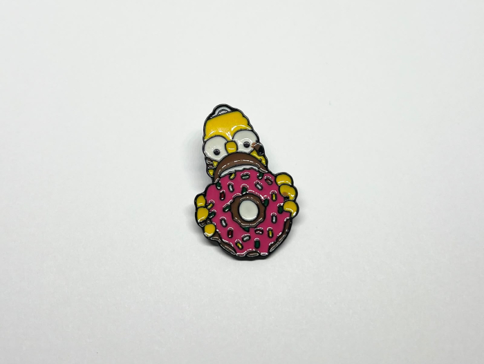 Pin metalic Homer Simpson cu gogoașă [2]
