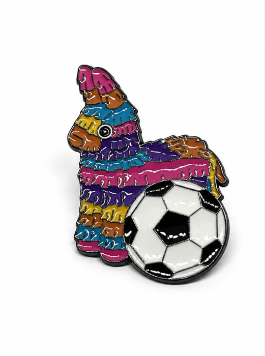 Pin metalic „Piñata cu minge de fotbal” [2]