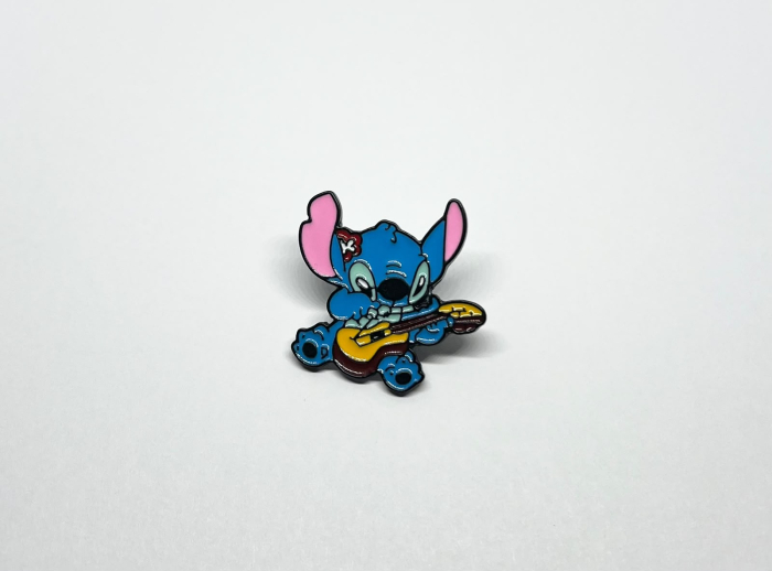 Pin metalic Stitch cu chitară [2]