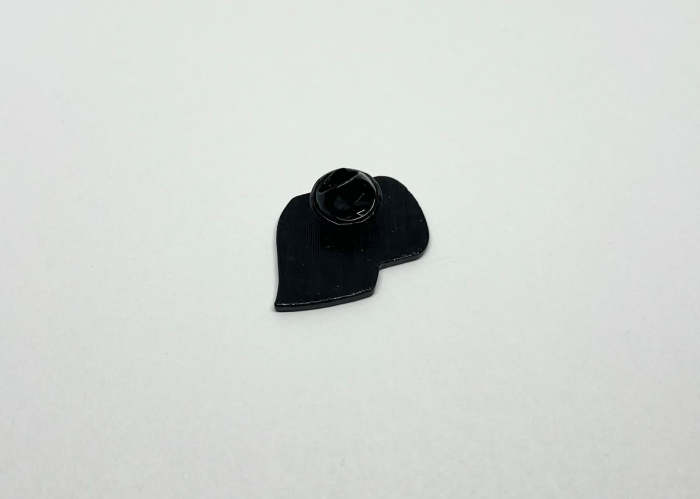 Pin metalic „Who Gives a Shit?” [3]