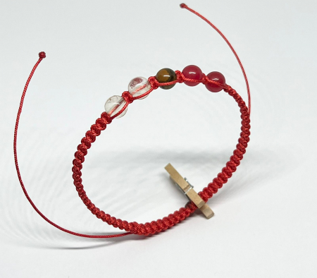 Bratari rosii cu pietre semipretioase - Claritate si putere