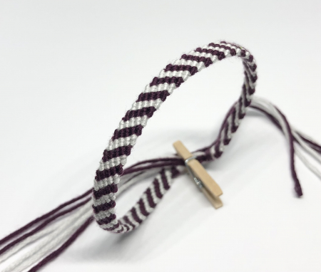 Friendship bracelets - Merlot si Matase
