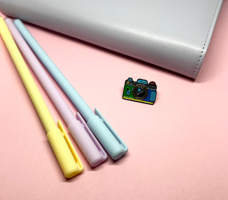 Cute & Lifestyle - Pin metalic Aparat Foto Retro