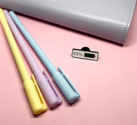 Funny & Mesaje - Pin metalic Baterie 99%