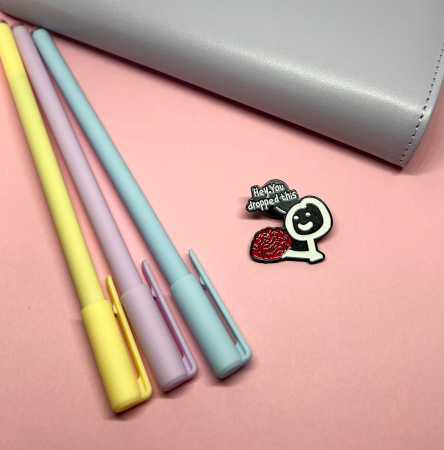 Funny & Mesaje - Pin metalic „Hey, You Dropped This”