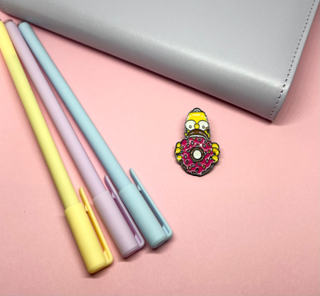 Funny & Mesaje - Pin metalic Homer Simpson cu gogoașă