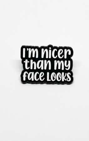 Pin metalic „I'm Nicer Than My Face Looks” [1]