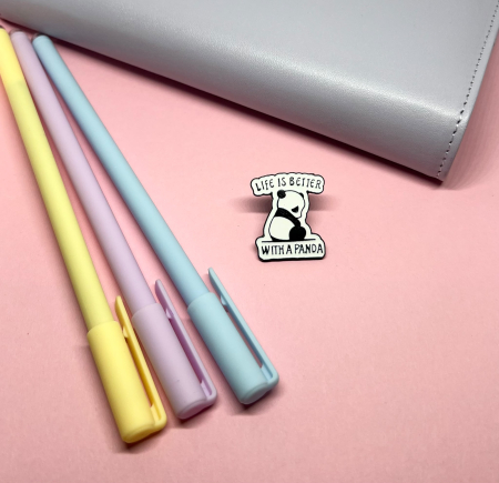 Pin-uri metalice - Pin metalic „Life Is Better With a Panda”