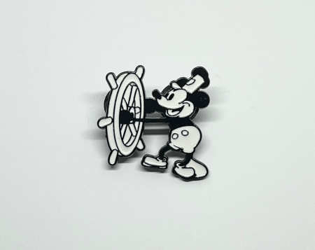 Pin metalic „Mickey la Timonă” [1]