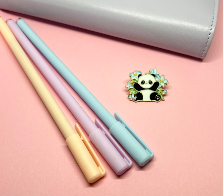 Pin-uri metalice - Pin metalic „Panda cu Flori”