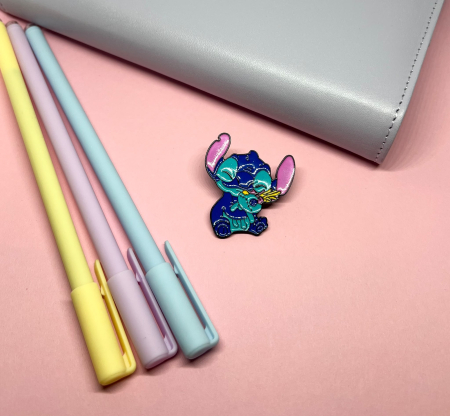Cute & Lifestyle - Pin metalic Stitch cu jucărie