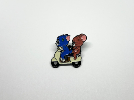 Pin metalic Tom & Jerry pe scuter [1]