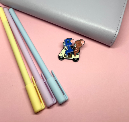 Funny & Mesaje - Pin metalic Tom & Jerry pe scuter