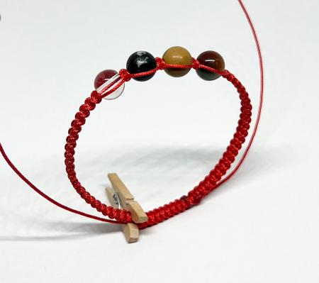 Bratari rosii cu pietre semipretioase - Univers in miniatura