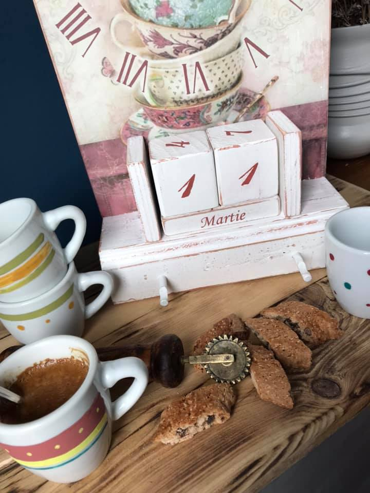 Calendar cu ceas și suport pentru cești de cafea [4]