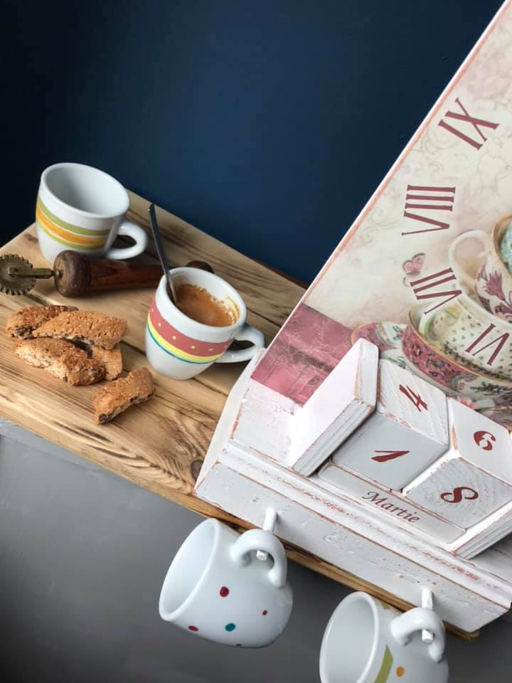 Calendar cu ceas și suport pentru cești de cafea [3]