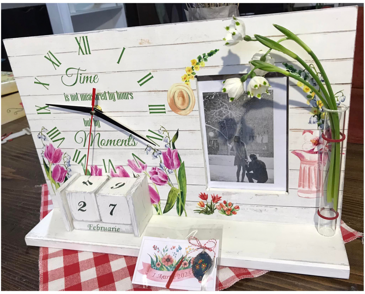 Calendar perpetuu cu ceas, ramă foto și eprubetă, model Lalele [2]