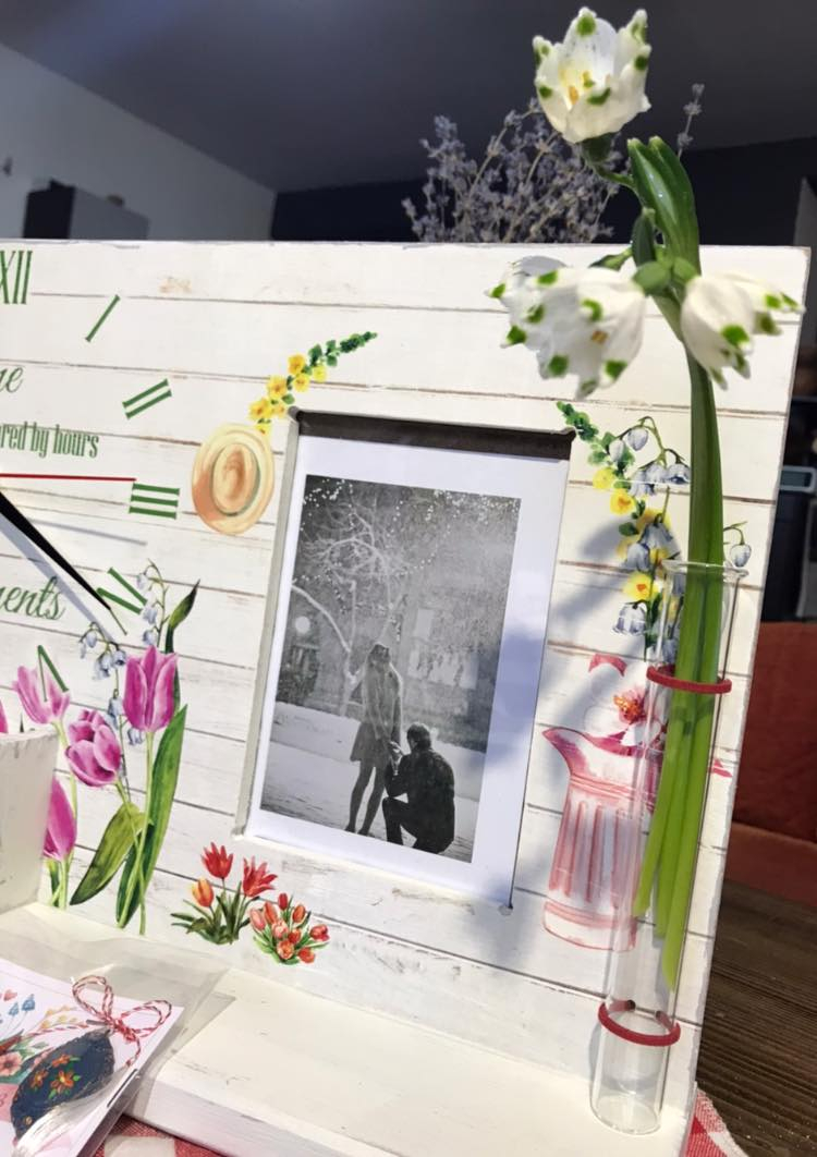 Calendar perpetuu cu ceas, ramă foto și eprubetă, model Lalele [5]