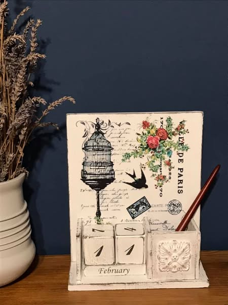 Calendar perpetuu cu suport pentru instrumente de scris, handmade, model Colivie [5]