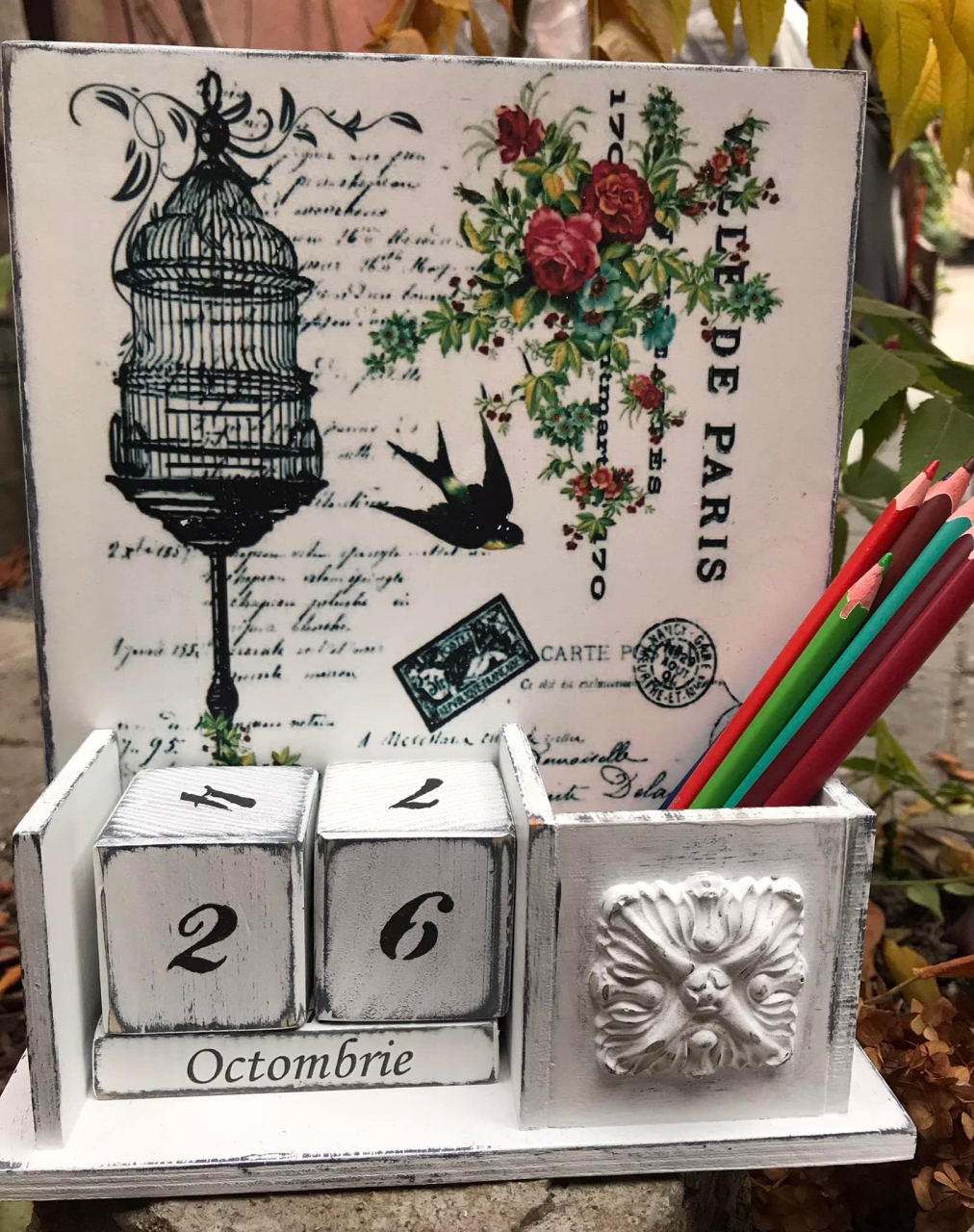 Calendar perpetuu cu suport pentru instrumente de scris, handmade, model Colivie [1]