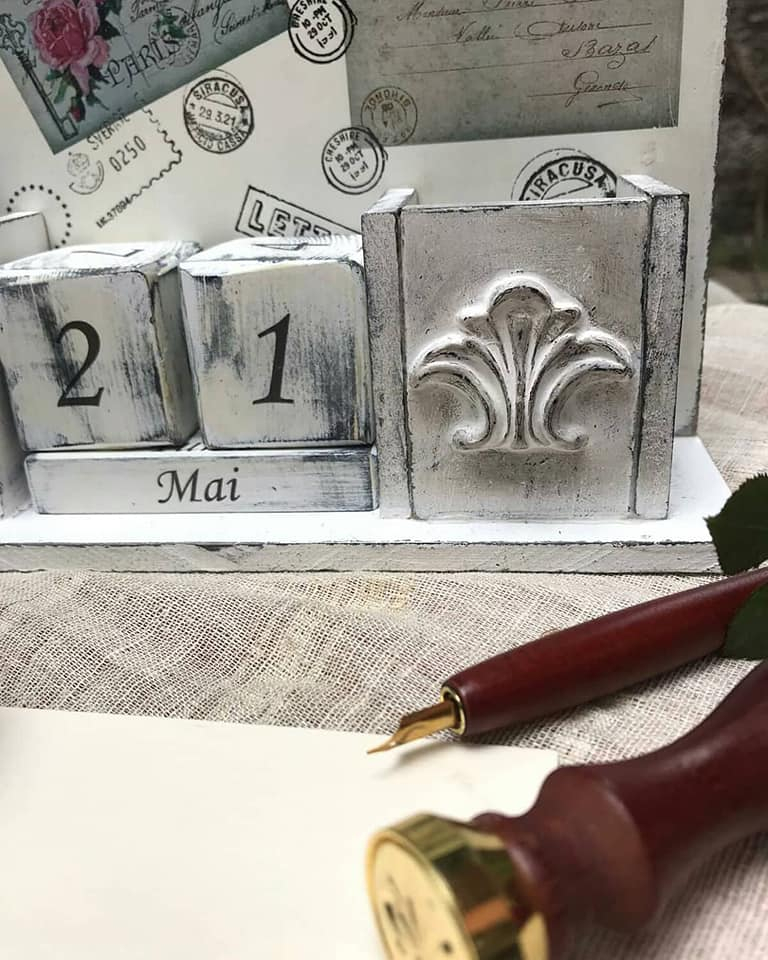 Calendar perpetuu, handmade, model cu cărți poștale și suport pentru instrumente de scris [4]