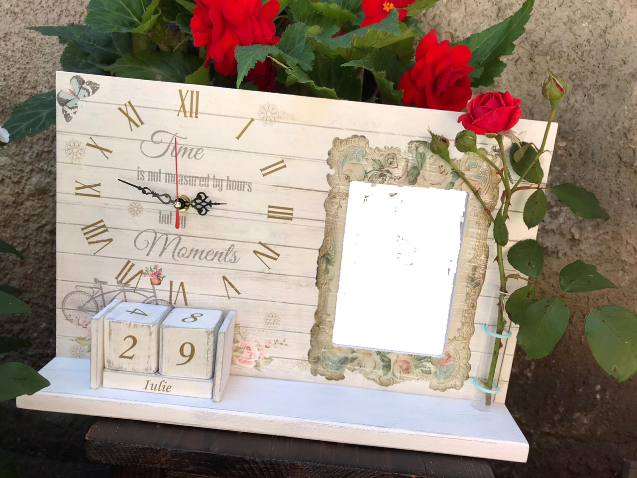 Calendar vintage cu ceas, ramă foto și eprubetă [5]