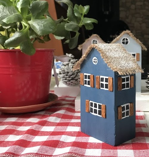 Decorațiune căsuță din lemn [3]