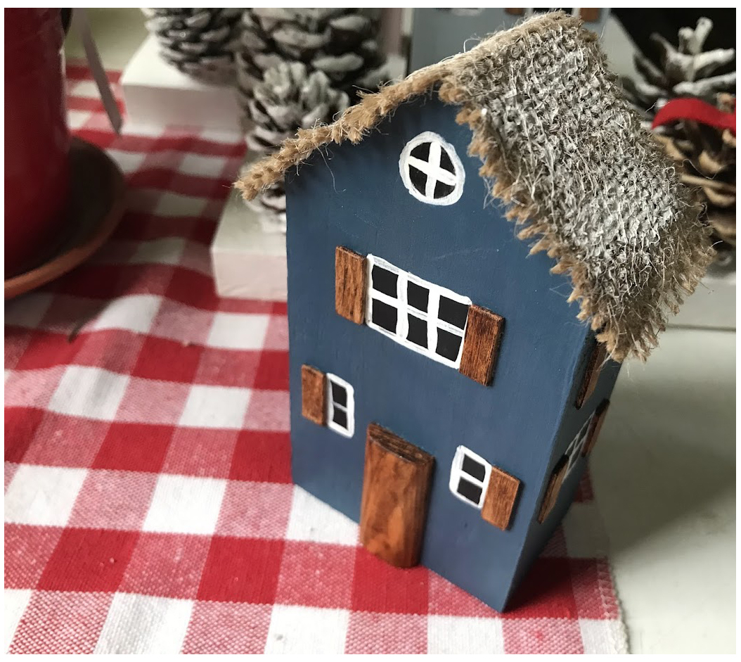 Decorațiune căsuță din lemn [2]