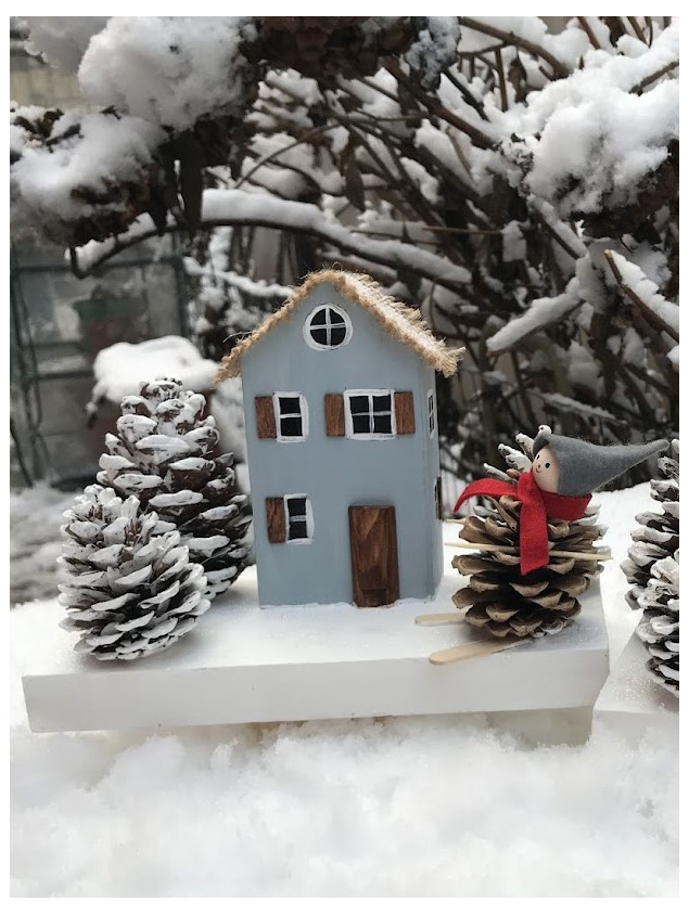 Decorațiune handmade căsuță din lemn [2]