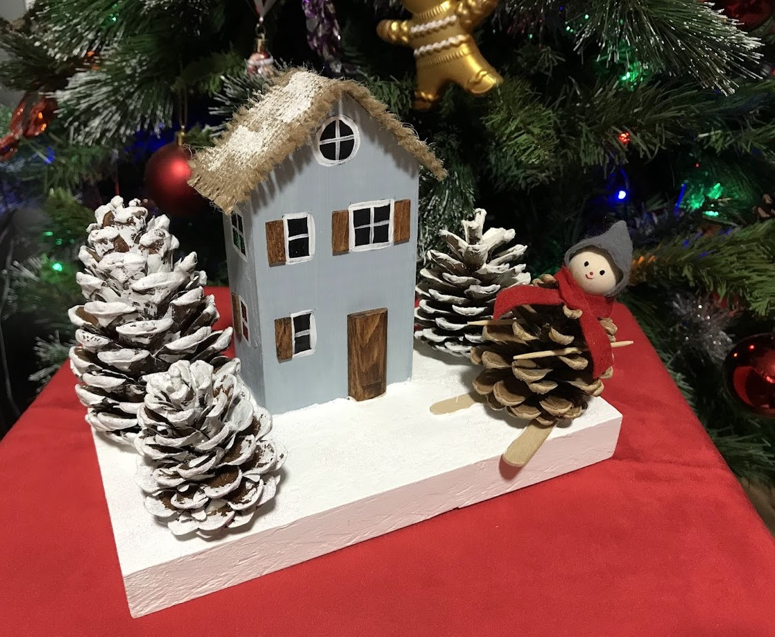 Decorațiune handmade căsuță din lemn [5]