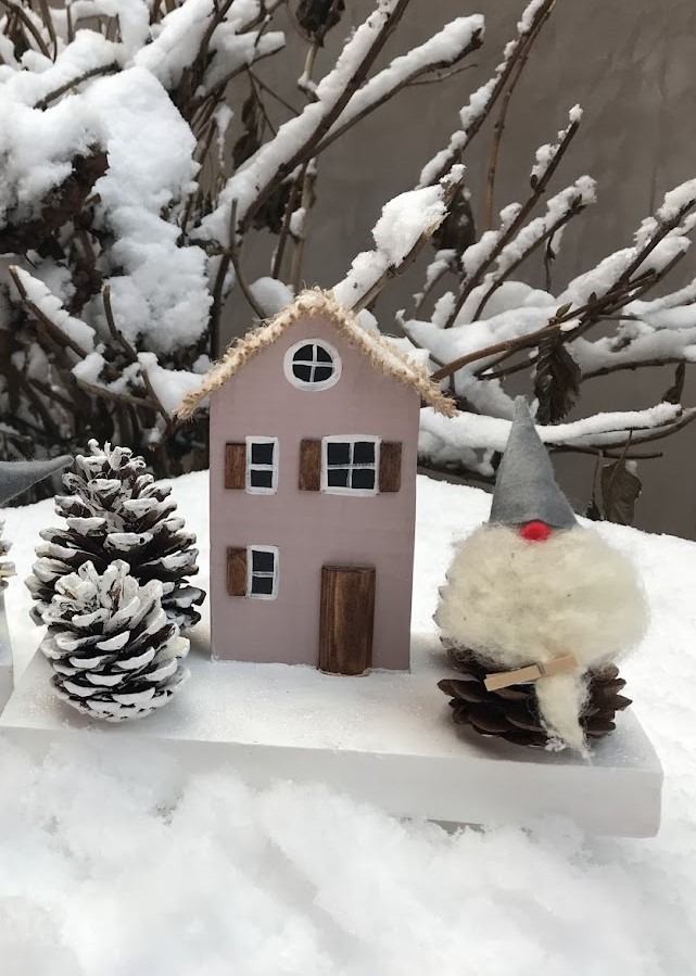 Decorațiune căsuță din lemn [3]