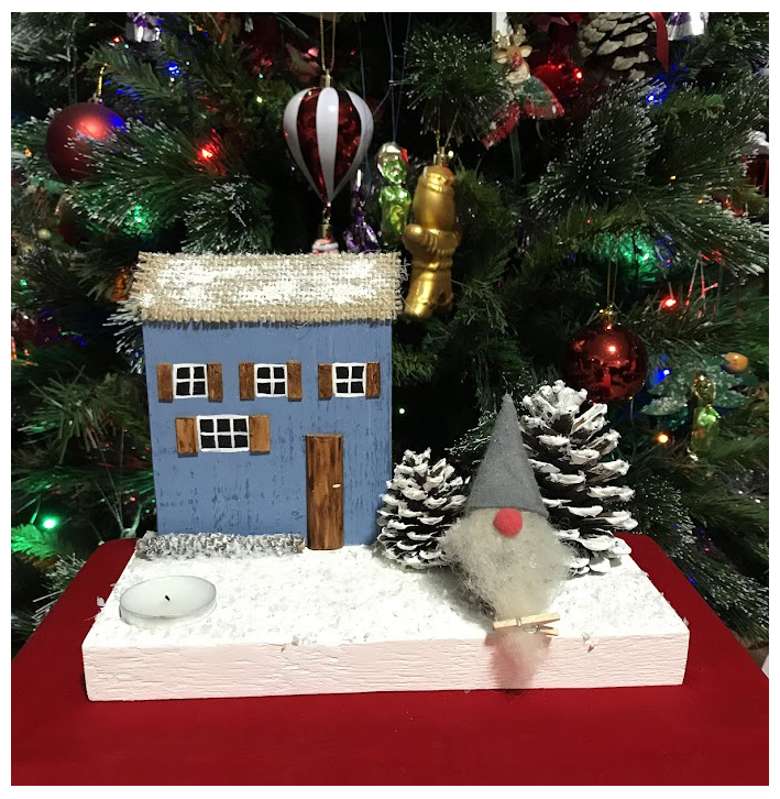 Decorațiune căsuță din lemn cu suport lumânare [2]