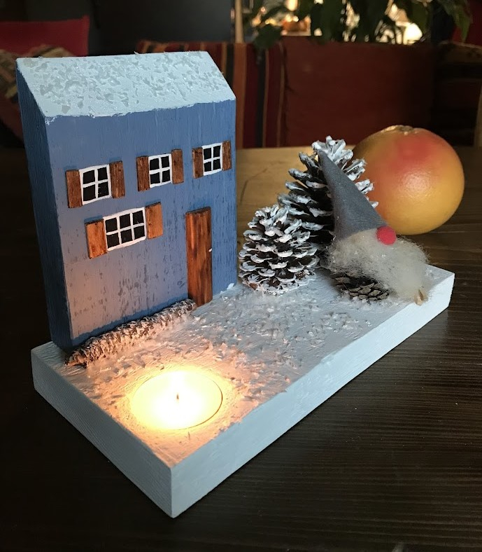 Decorațiune căsuță din lemn cu suport lumânare [3]