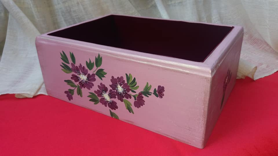 Cutie roz pictată cu flori [3]