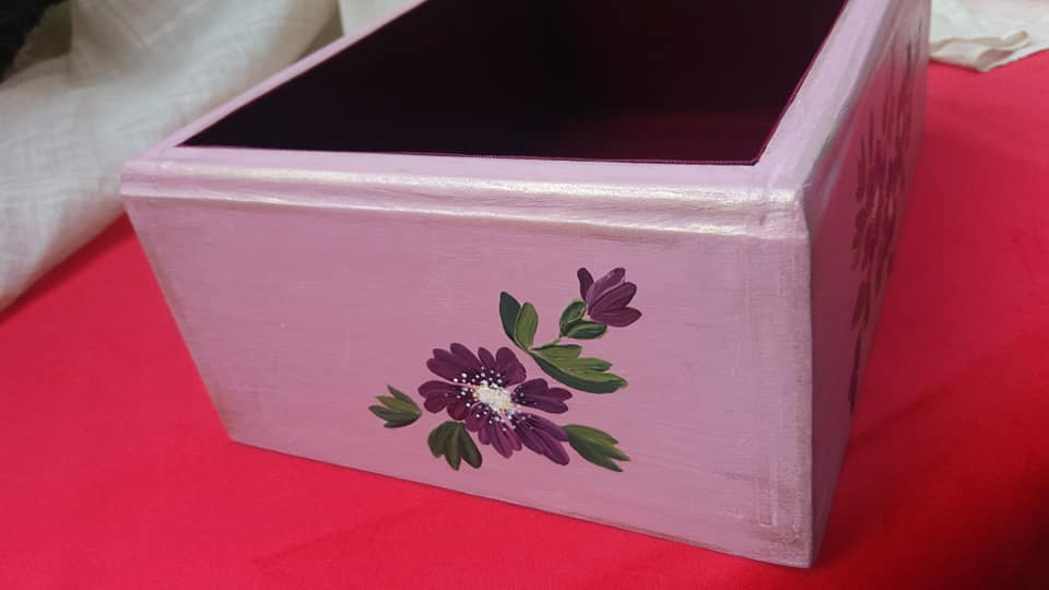 Cutie roz pictată cu flori [4]