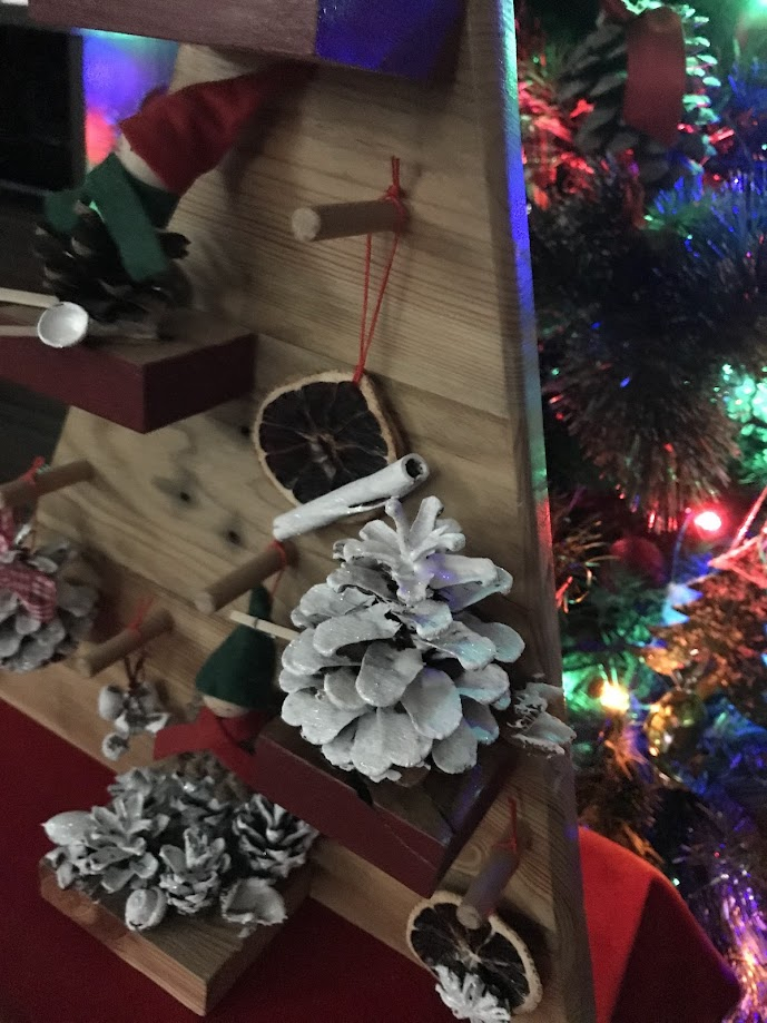 Decorațiune mini brăduț lemn natur cu soport pentru lumânare [10]