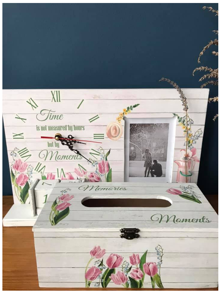 Set format din calendar perpetuu cu ceas, ramă foto, eprubetă și suport șervețele, model Lalele [2]