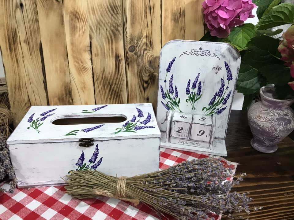 Set pictat Lavandă format din calendar perpetuu și suport pentru șervețele [1]