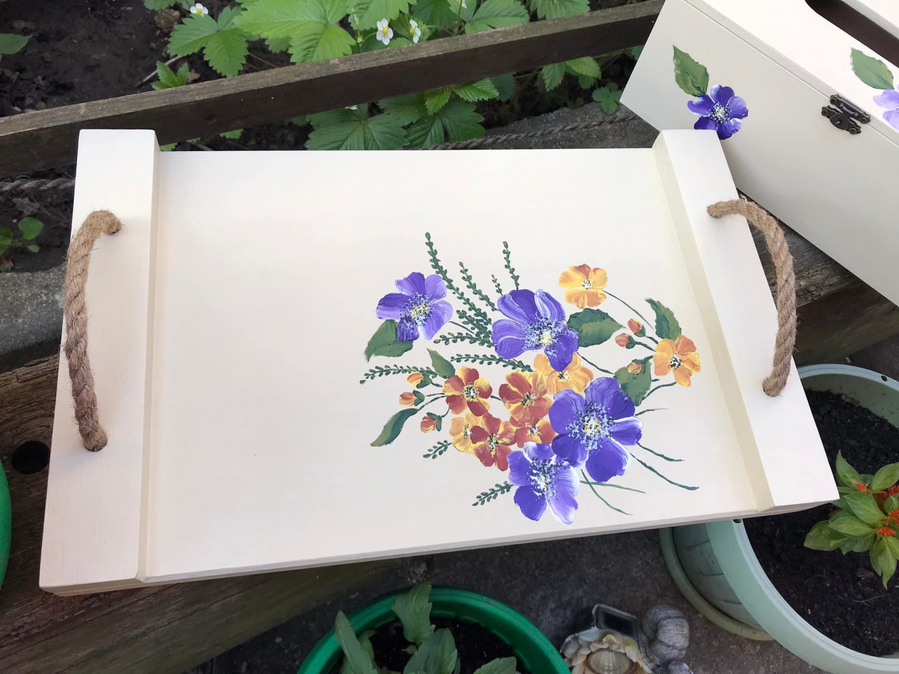 Set pictat manual cu flori, format din tavă și suport șervețele [6]